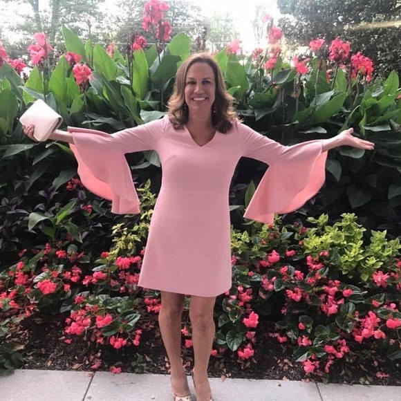 Short, pink dress with fun sleeves! - Picture 5 of 5